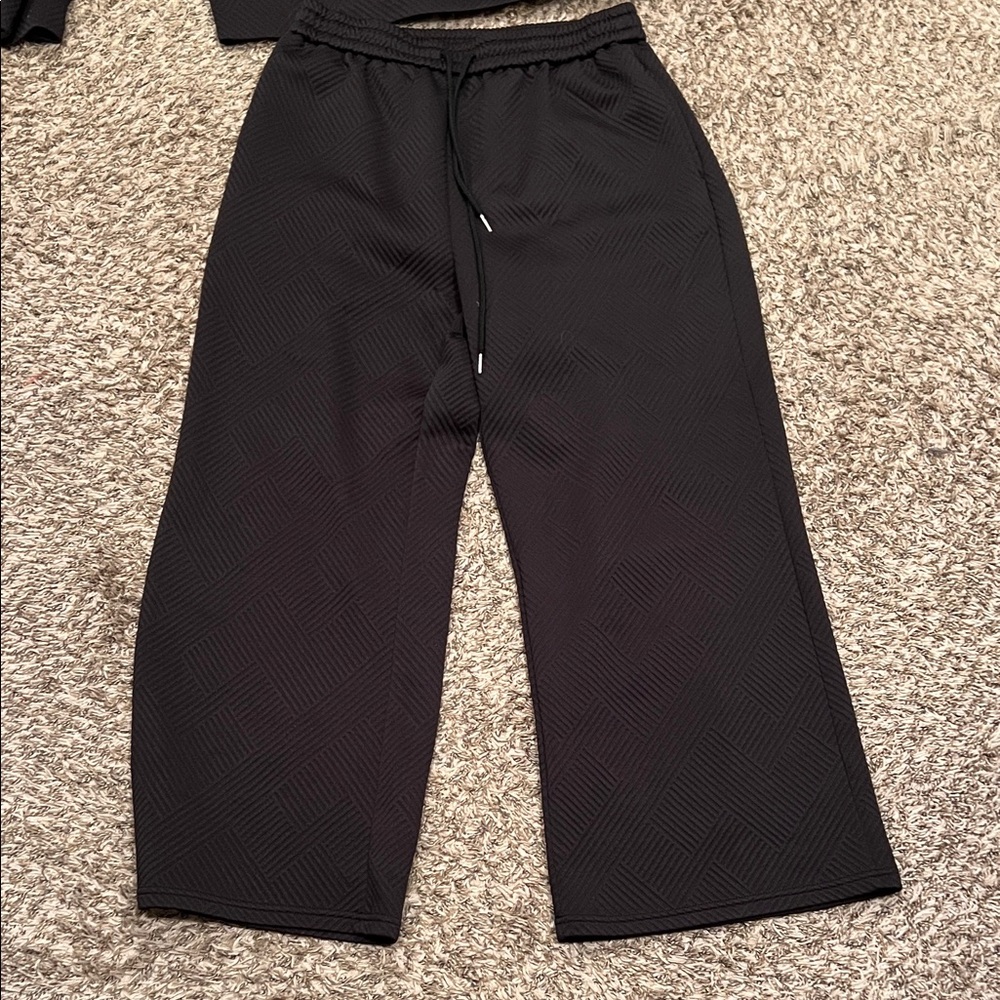Chic Black Women's Pantsuit - Picture 3 of 5